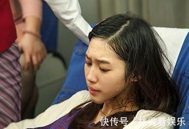 美国|孕妇隐瞒坐飞机,意外分娩把胎头塞回去,原因让人气愤