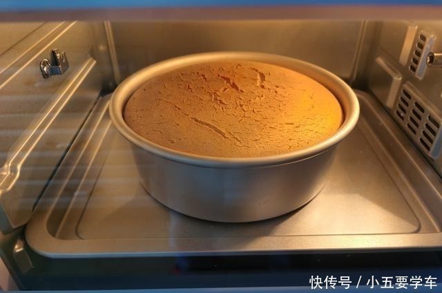 戚风蛋糕|做了不下100次的蛋糕，配方实用靠谱，甜而不腻比买的好吃！