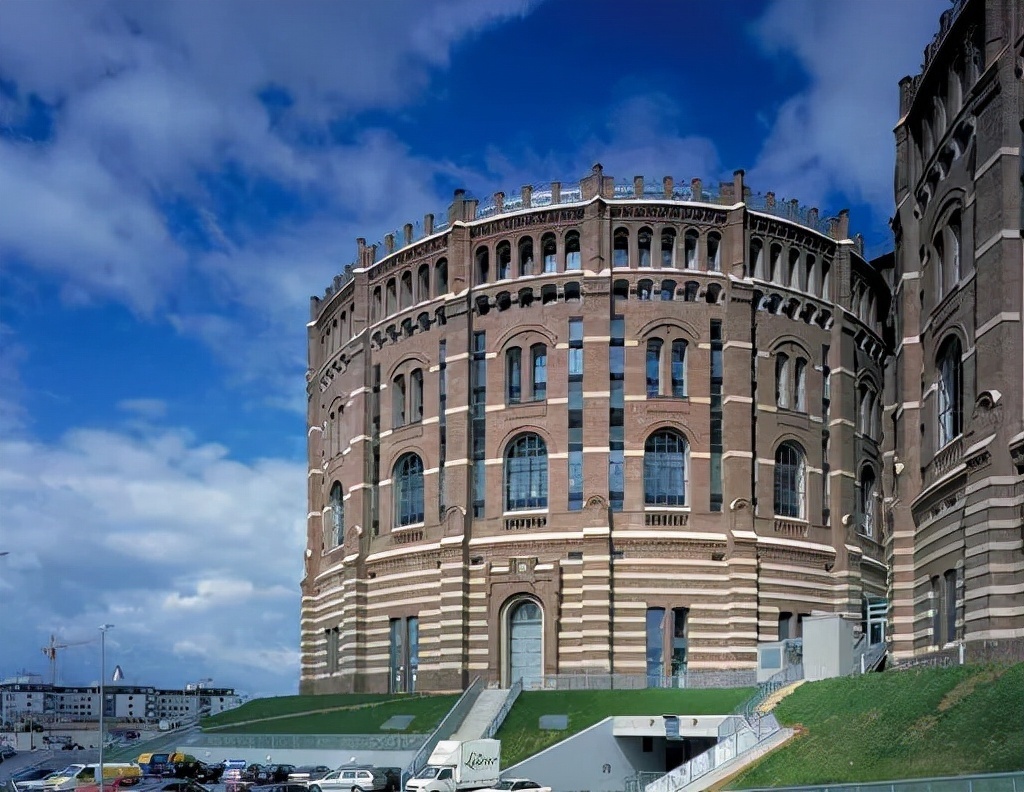 努维尔|有里又有面,千变万化的油罐筒仓