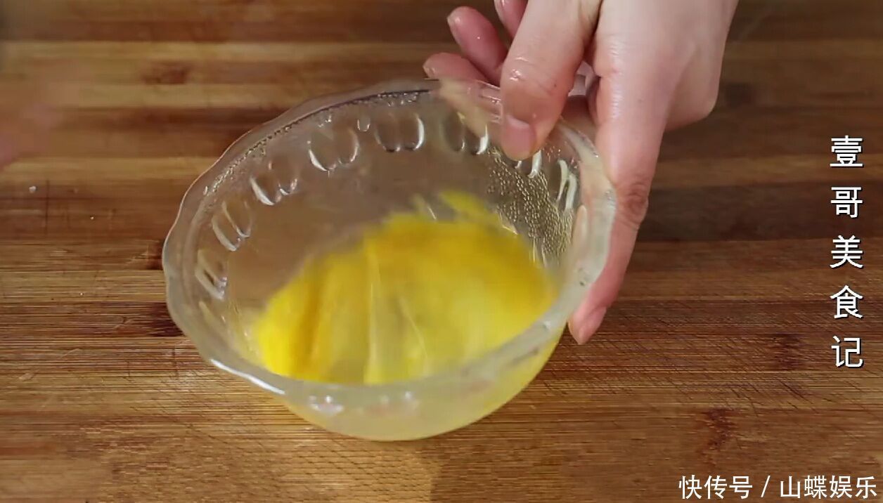 白菜里加1块豆腐，教你新做法，真是太香了，营养下饭又解馋