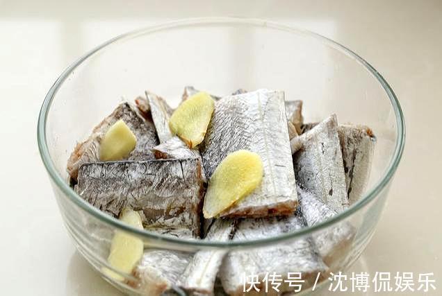 带鱼红烧卖相差教你1招不破皮，条形完整还好吃