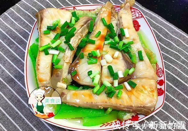 鱼腩|丝瓜和它是天生一对，蒸一蒸8分钟出锅，鲜到流口水，简单又营养
