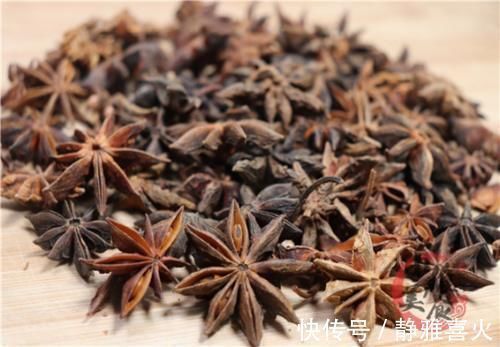 买八角时,分清“钩角”和直角,避免买到假八角,假的八角有毒!