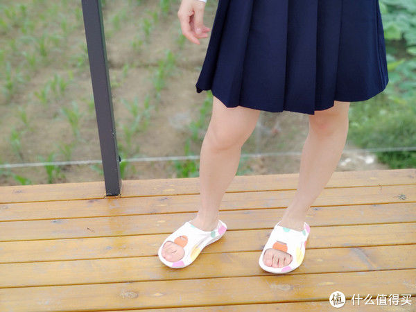 评测|机大婶评测 篇四百九十五：给你最想要的“踩屎感”，穿上咕咚运动舒缓拖鞋，完美过夏季