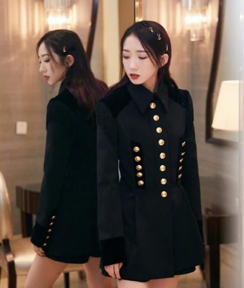 2021外套这样搭，真的太时髦了，超好看！