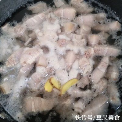 翻炒均匀|红烧肉这菜比牛肉营养还高，补脑益智，全家人都爱吃