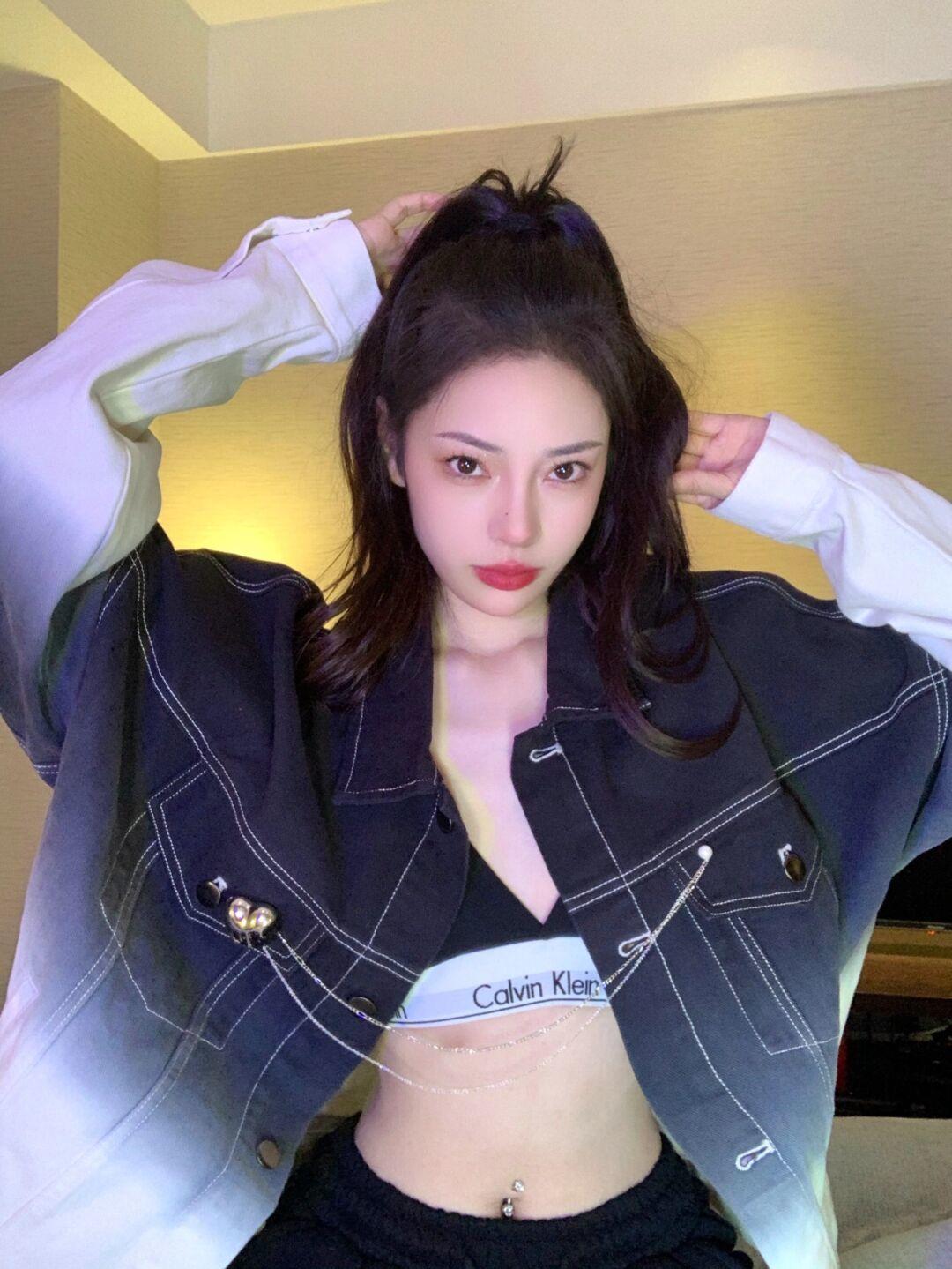 千鸟格|谁说黑白灰只能单调?掌握这几个搭配思路,基础色也能穿出高级感