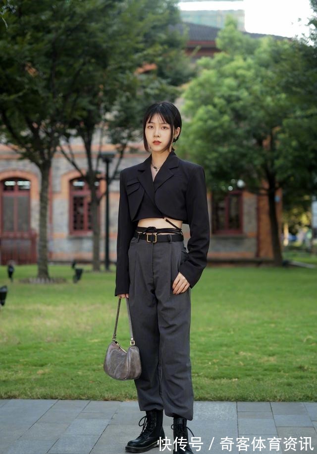 条纹裤 时尚博主的“露腰穿搭”真实用,洋气个性又显瘦,微胖女孩也能穿!