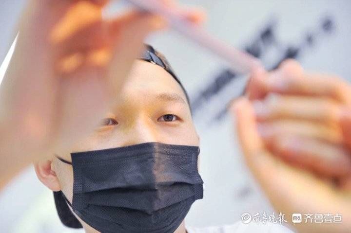 后男|85后男美甲师痴迷指尖16年，把绘画搬到了指甲上