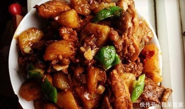  炖鸡时，有人直接炖有人焯水，老厨师错了，来看正确的做法