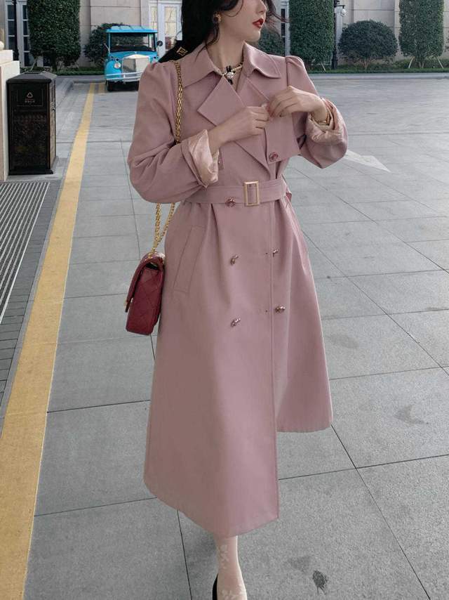 连衣裙|今年秋冬流行的风衣色号都在这,选这5种大衣,让你美出新高度