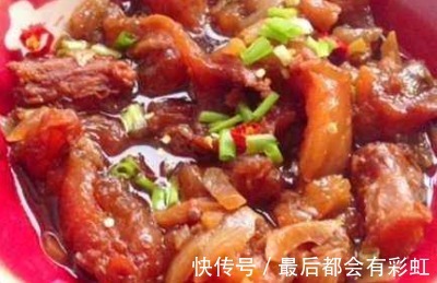 颜色鲜红,清淡爽口,百姓家常菜,喜欢吃肉妈妈的可以尝试一下!