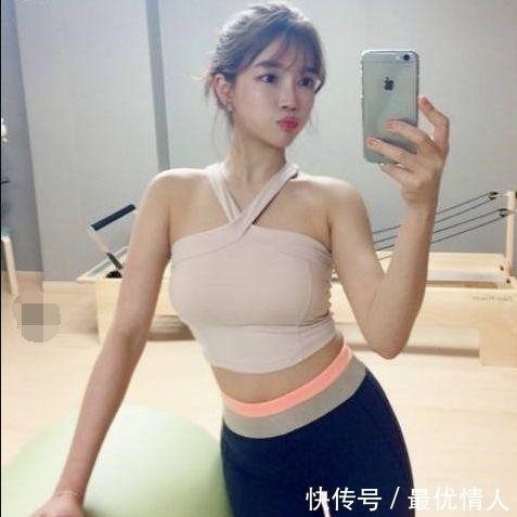 身材超棒的打底裤美女,塑造曼妙腿部轮廓,让人一眼难忘