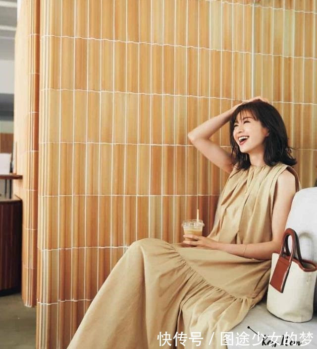 大地色 精致又减龄!10组简单又百搭的配色方案,让你轻松穿出时尚魅力!