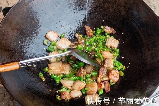 鲜味|蚝油有啥用？哪些菜可以放蚝油？记住“3不宜”，学会别再用错了