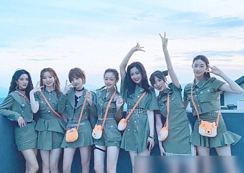 硬糖少女"纪律性"有多高看到她们签名的顺序,the9该学习