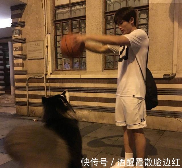 nba 体育生都爱“拖鞋+白袜”，如此土爆的搭配，为何这么受欢迎
