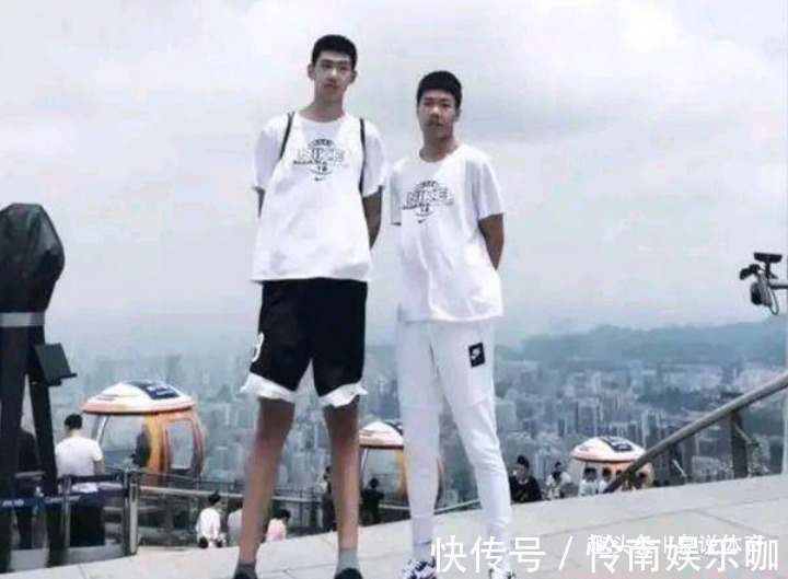广东队|他才17岁,身高2米2,球迷期待他能接班易建联