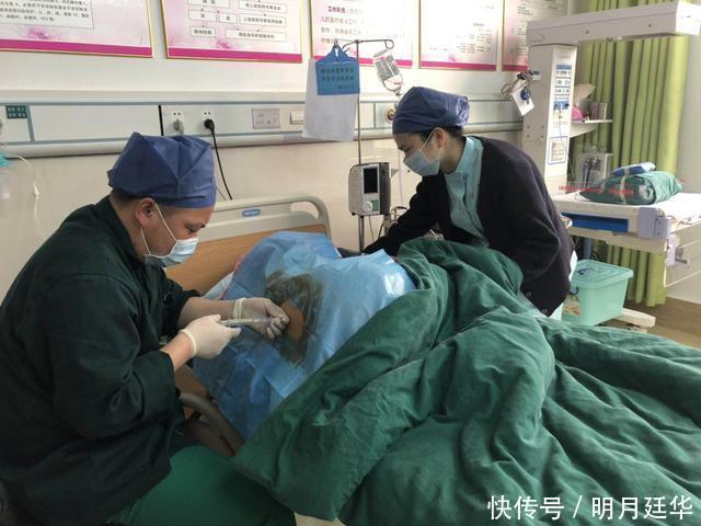 伤口|顺产有多难?产妇现场直播分娩过程,网友:隔着屏幕都感觉到疼!