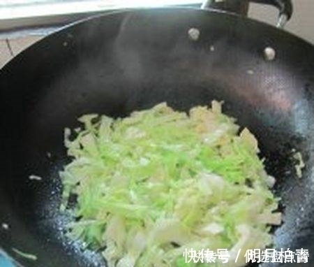 卷心菜|教你一道菜,有补血养血、降血脂、预防高血压、抗衰老、要常吃