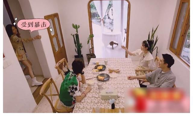 cp|許魏洲嘴巴粘了東西，喬欣下意識伸手去幫他擦，吳宣儀都看愣了