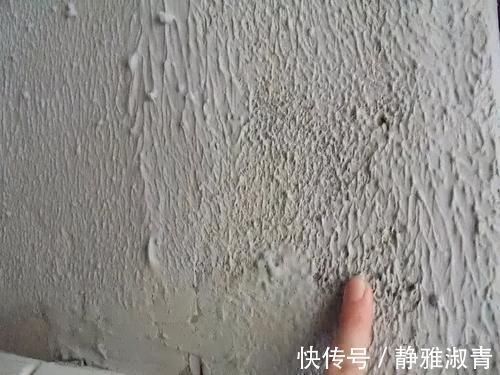 锯齿状|卫生间贴墙砖万万要盯紧,太多工人少了这一步!刚入住就空鼓脱落