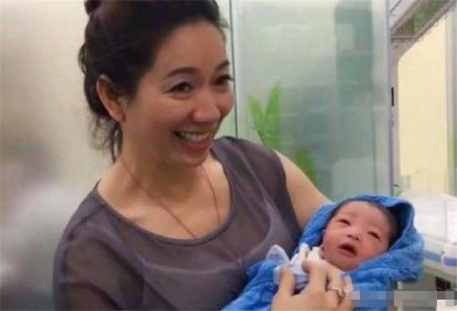 孩子|爸爸给孩子取名“王奈”,上户口时被工作人员打错,妈妈:不改了