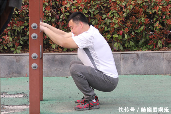 站立|50岁后,如果能毫不费力的完成2个动作,说明体质好,长寿或不难