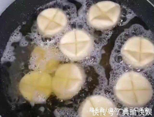早餐别再出去买了，面粉里打1个鸡蛋，筷子搅一搅，2分钟就能吃