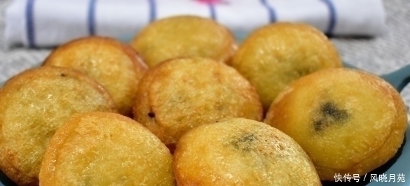 1碗面粉1个鸡蛋,教你早餐新做法,手没碰面就做好,比油条还好吃