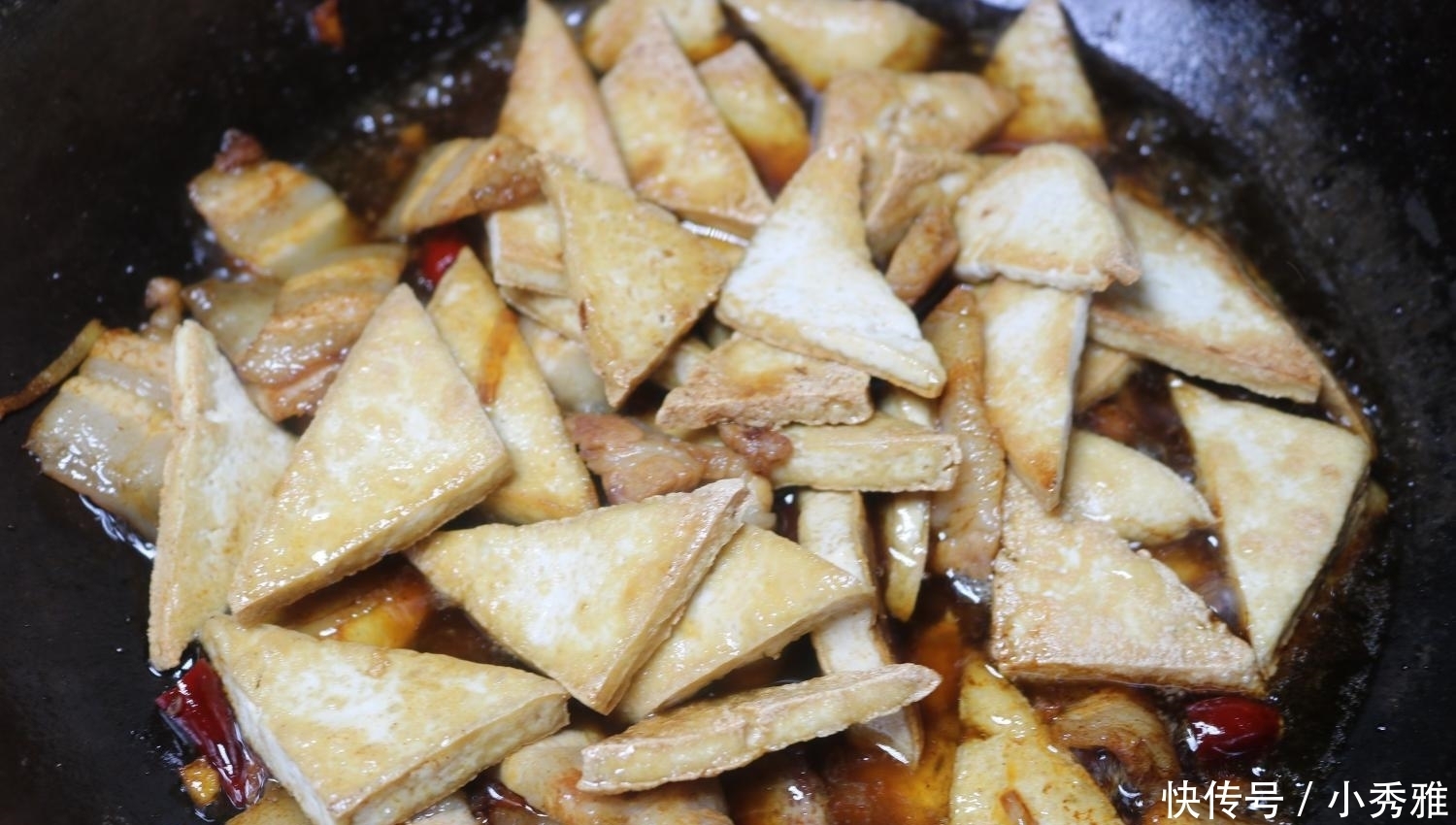 包菜和它一起炒, 你肯定没吃过, 比肉还香, 每次做一盘全吃光!