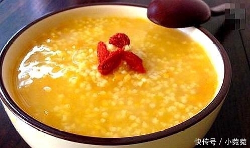 熬小米粥时，万万不可直接下锅，多加这1步，保证出油又好喝