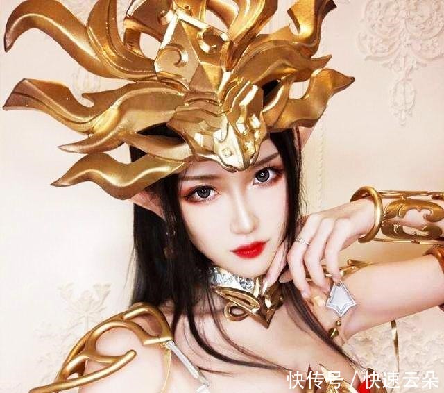 小兰|高中生突破次元壁，完美cos小兰，腐团儿神还原美杜莎，身材美爆！