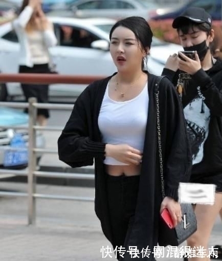 女人味|黑白经典穿搭，简约不失优雅，散发出浓浓的女人味