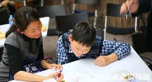 鸡蛋|5岁娃打碎一兜鸡蛋,超市要求10倍赔偿,宝妈做法店员哑口无言