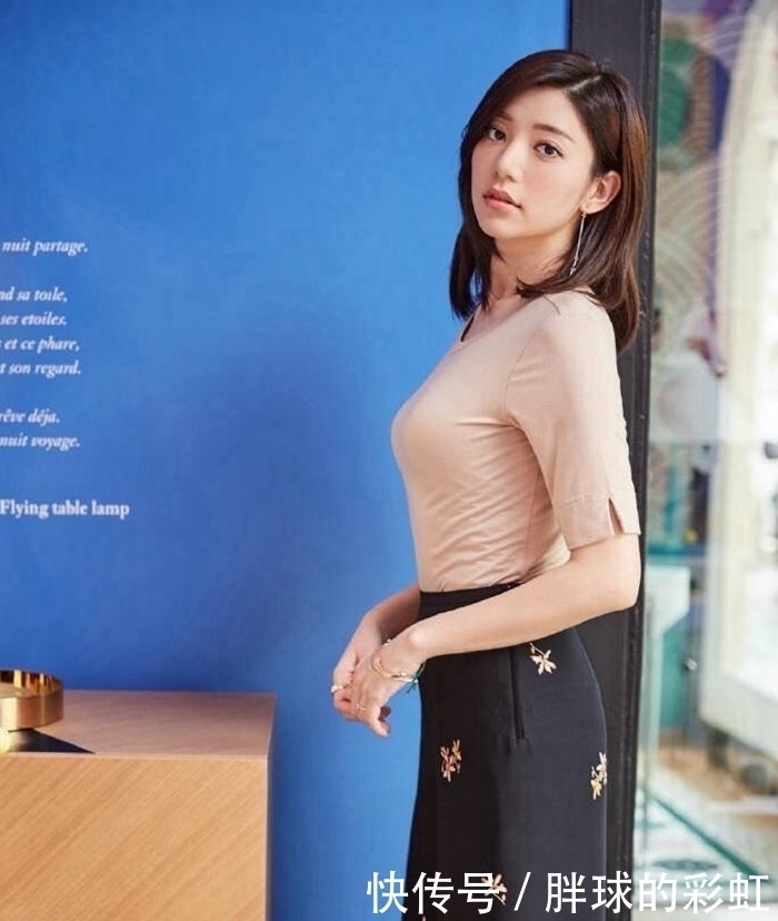 姣好|街拍充满韵味的时尚淑女,身材姣好,一个比一个亮眼