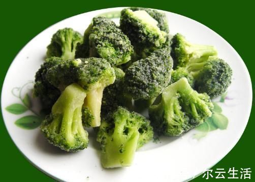 农药|西兰花用清水越洗越脏,教你3个妙招,虫卵污垢全都自动跑出来