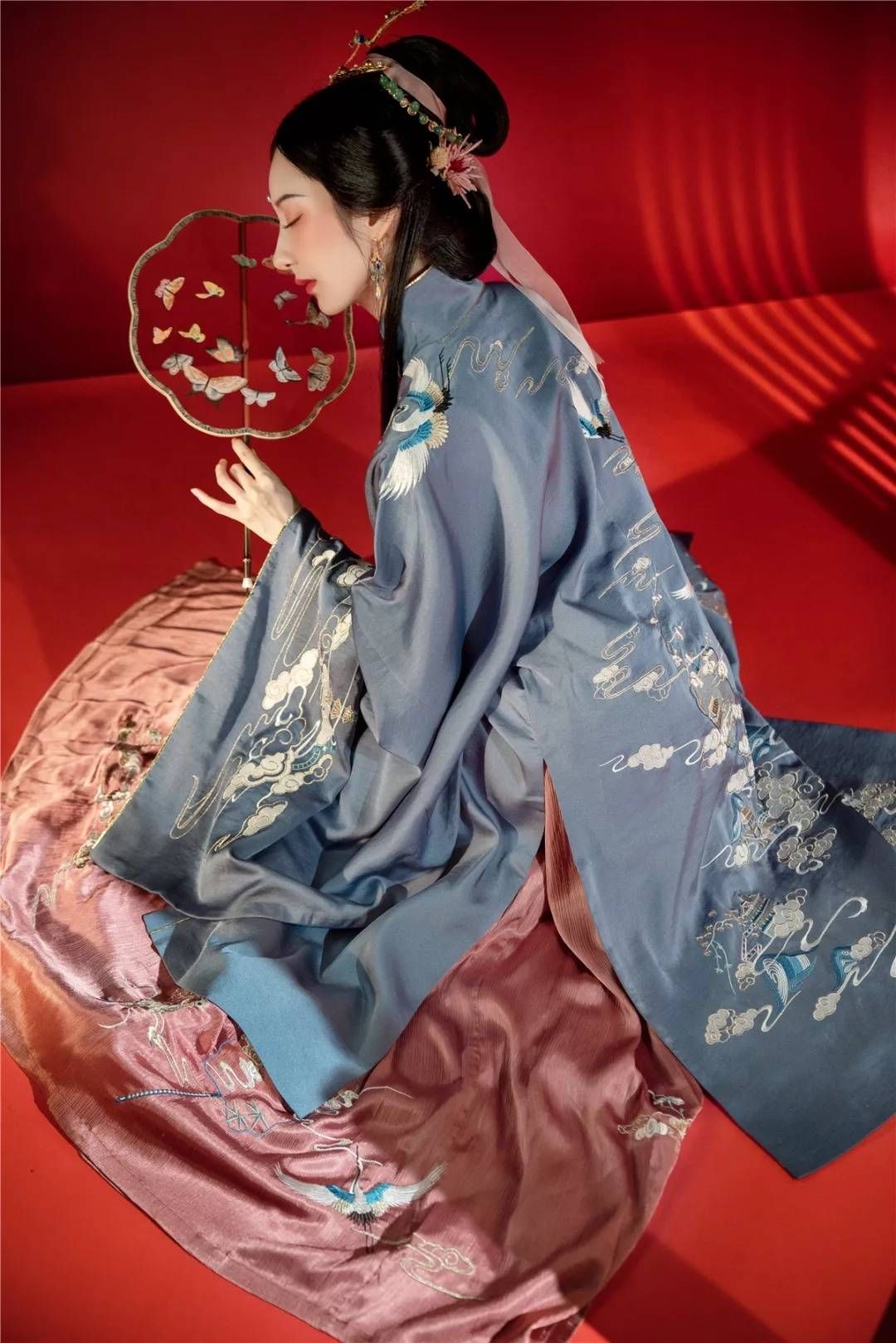 走近“钟灵记”：数百万粉丝的成都本土品牌推崇古典空灵之美|国潮人·新时裳 | 汉服