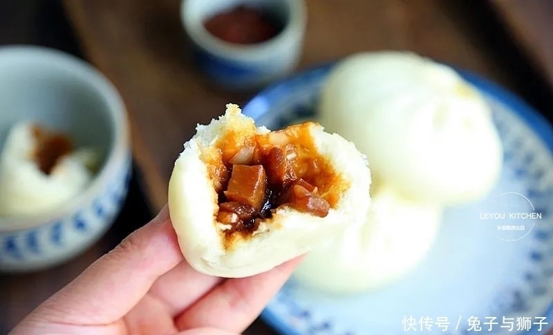 纯素馅大包子,比肉馅的汤汁丰富,吃着更香