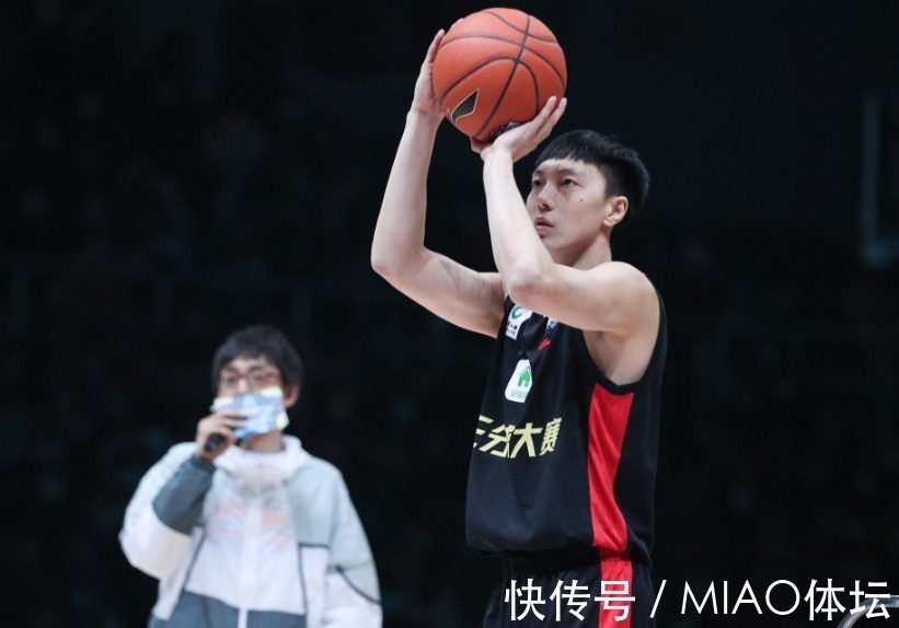易建联|男篮世界杯队长人选!名副其实的男篮一哥,不是易建联、周鹏