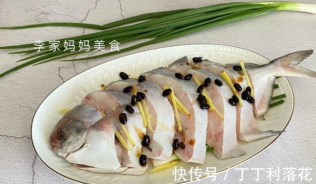 清蒸鱼时,最忌冷水下锅,掌握3个技巧,鱼肉鲜嫩无腥味,真鲜!
