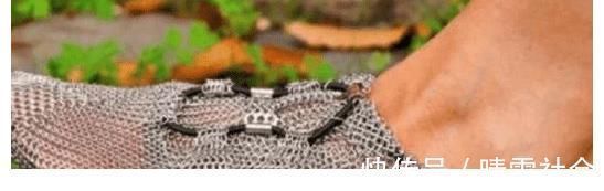 不锈钢 全宇宙最牛运动鞋,全身拿不锈钢打造,碎玻璃在它面前就是小泡沫