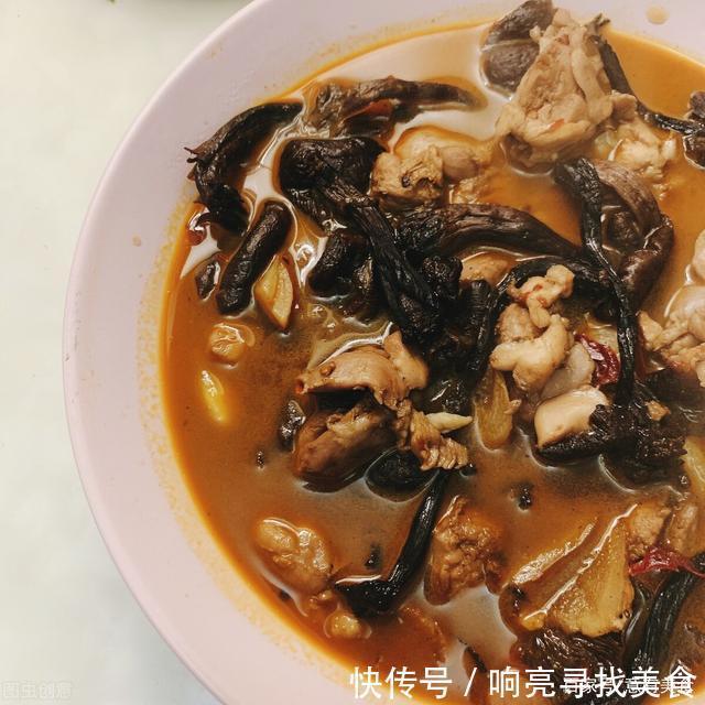 蘑菇|东北八大炖之一小鸡炖蘑菇,肉质鲜嫩,汤汁浓厚鲜美,好吃到晕