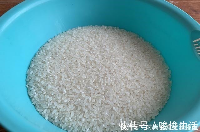 蒸米饭|蒸大米时，记住“2放3窍门”，米饭又香又软，粒粒分明