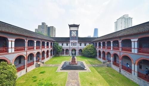 上海招收河南考生最多的大学，复旦进不了前十，第一不是双一流