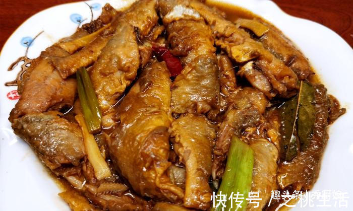 黄花鱼|入秋后，遇到此鱼别手软，8块钱1斤，营养极高，炖一锅香到舔盘子