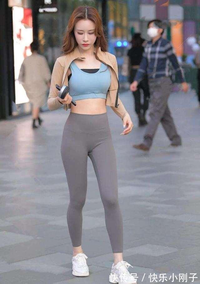 色系 打底裤穿出高级甜美感,随便搭配出显瘦身材,女性时尚满满