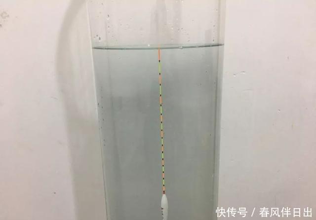 一钩触底一钩悬真的好吗?很多人弄错了,野钓这样调漂才高效