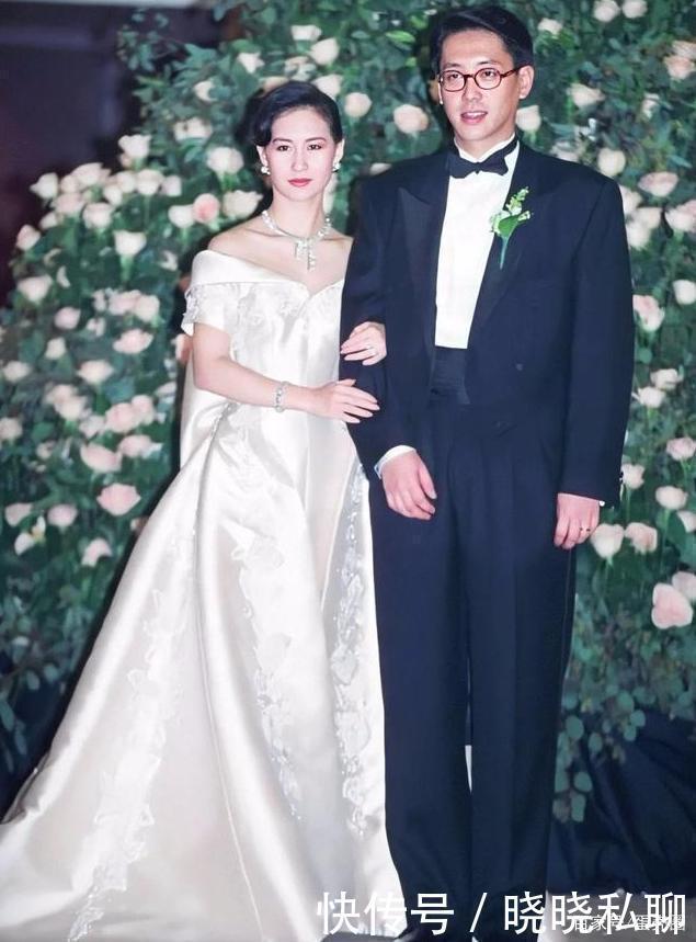 什么叫壕何超琼婚礼光陪嫁就有10亿,婚宴三天礼服都不带重样的