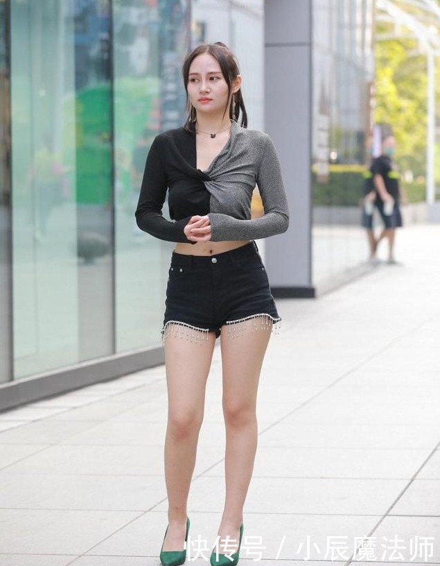 想要把短裤穿好,必须要会配鞋子,笔直纤细的美腿才能展现出来